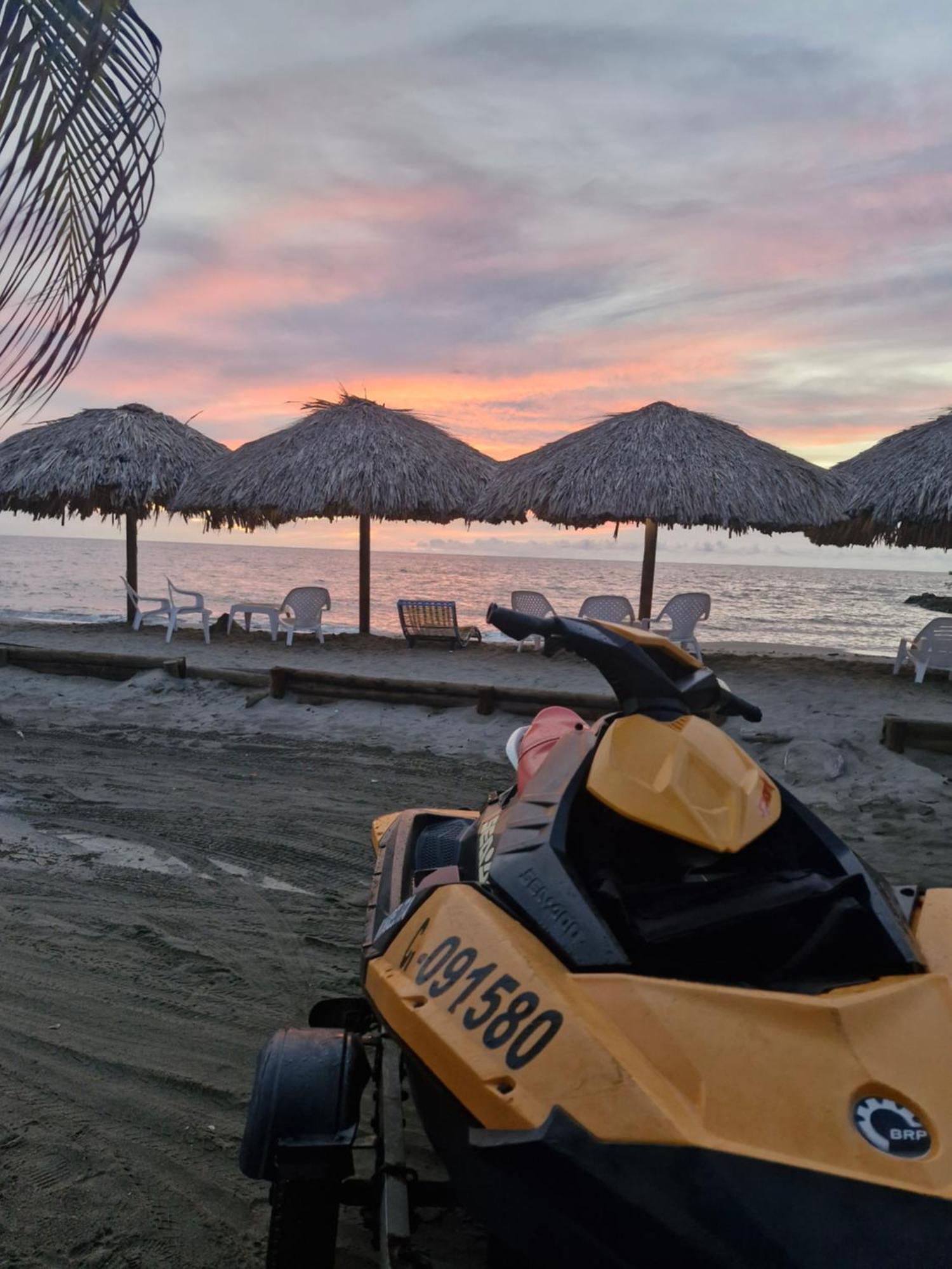 Hotel Cabana Playa Danray Coveñas エクステリア 写真